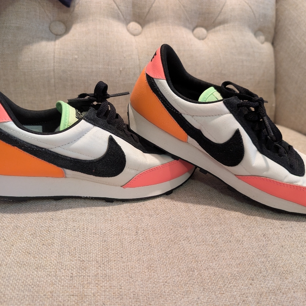 Nike Women's Multicolor Retro Sneakers